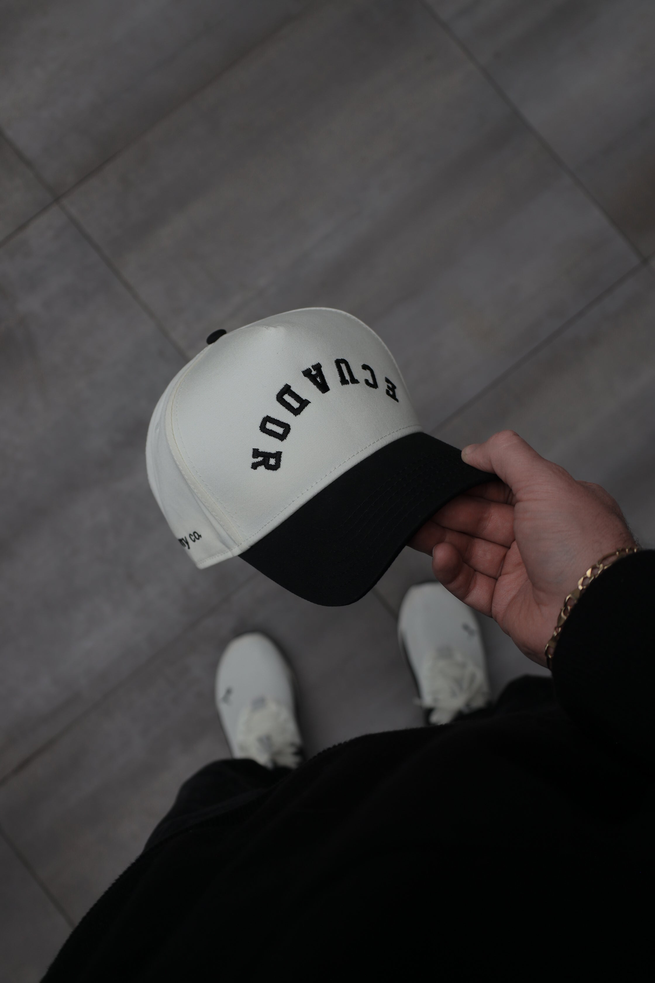 Caps