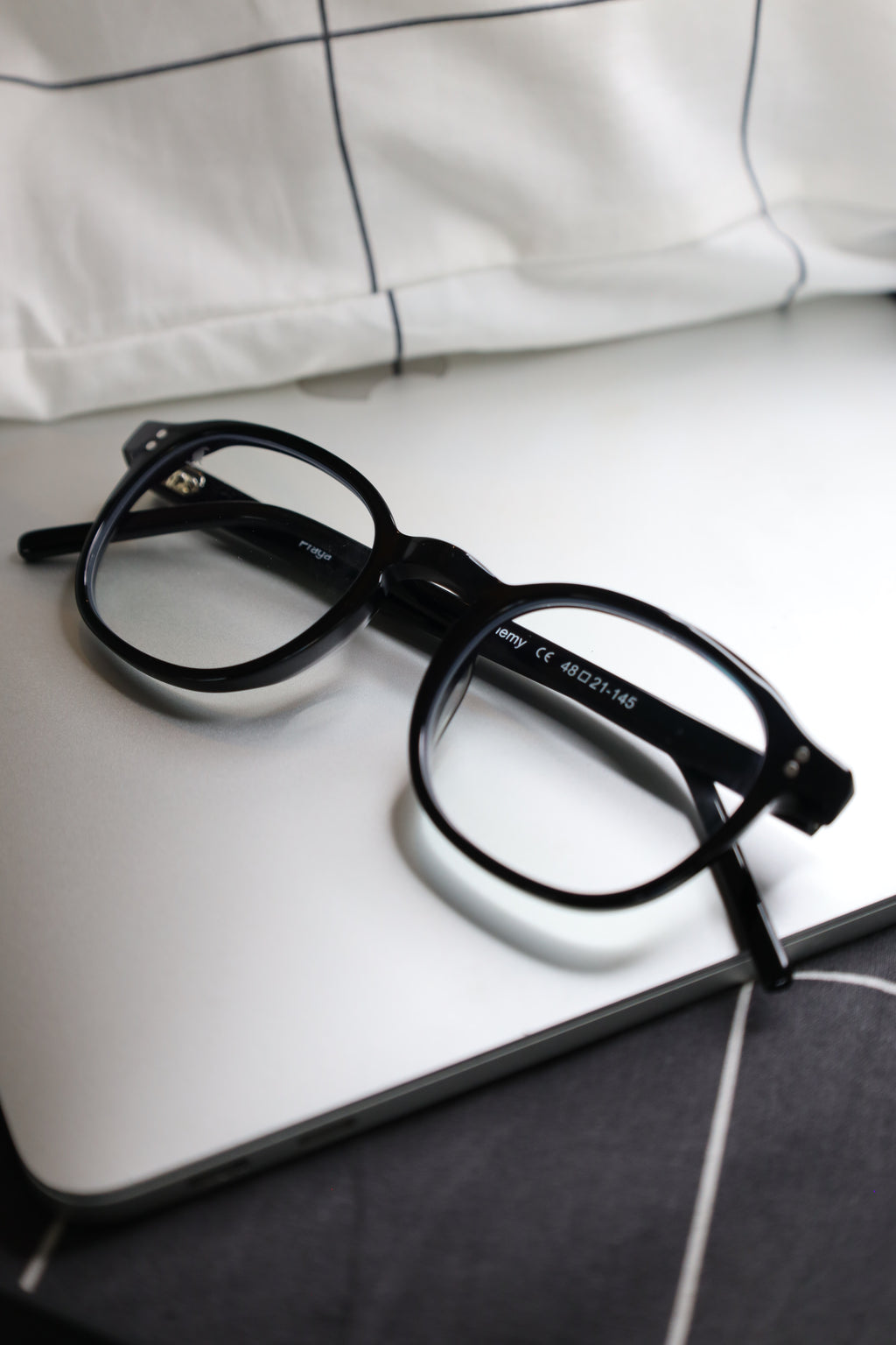 Praga Black Screen Glasses