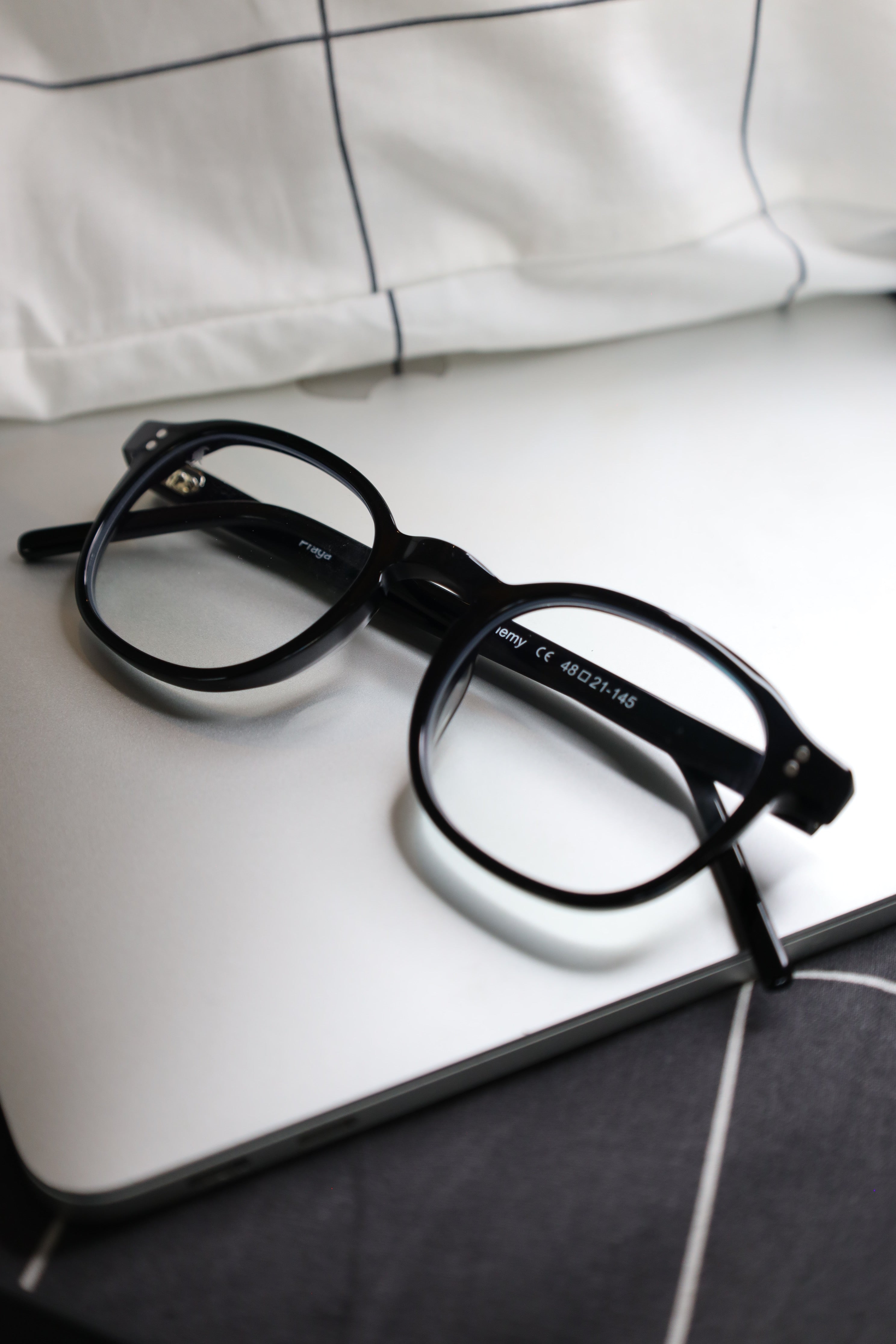 Praga Black Screen Glasses