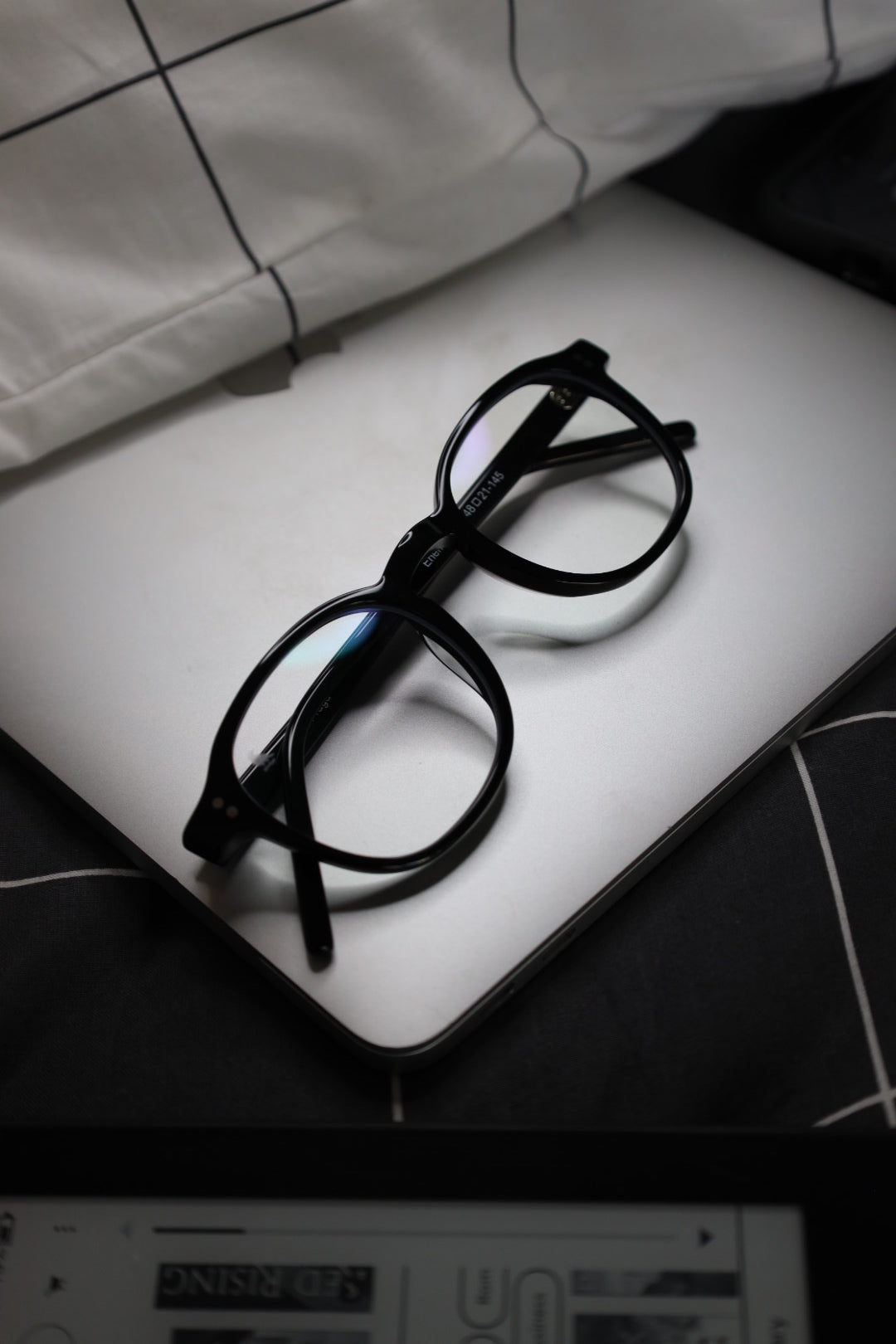 Praga Black Screen Glasses